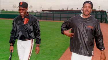 Barry Bonds might sue MLB for how his career ended