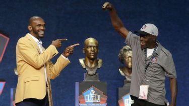 Gold jackets add Hall of Fame perspective for Edgerrin James, Peyton Manning