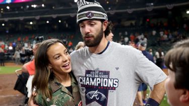 Chicago Cubs, atlanta braves, Dansby Swanson, MLB: Chicago Cubs shortstop Dansby  Swanson enjoys romantic date night with wife Mallory Pugh