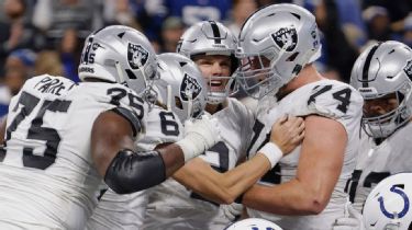 Las Vegas Raiders on X: RT @espn: The Raiders take down the Broncos to win  the last MNF game ever in Oakland!  / X