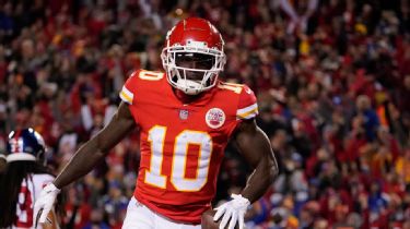 Tyreek Hill deal shifts AFC West balance of power to Raiders