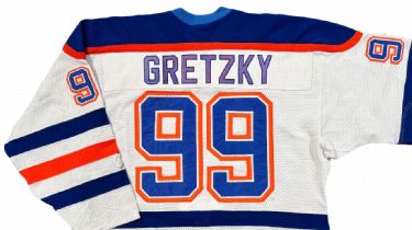 Wayne Gretzky's jersey from final NHL game sells at auction – NBC New York