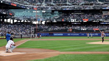 Rick Pitino throws Subway Series first pitch to Donovan Mitchell