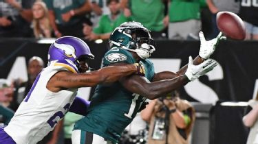 NFL on ESPN on X: DeVonta Smith makes Eagles history 