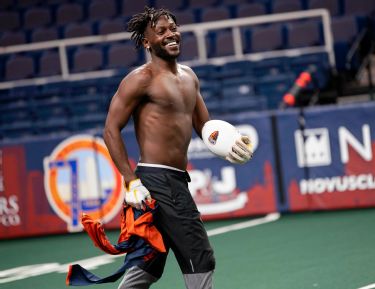 Antonio Brown buys his own jerseys for post-game swaps - ESPN - Pittsburgh  Steelers Blog- ESPN