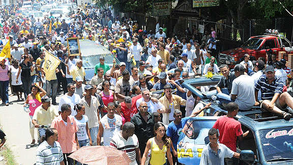 Lima sepultado a ritmo de merengue