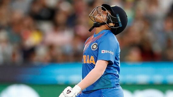 We Re Right Under Their Skin Here Alyssa Healy To Dugout