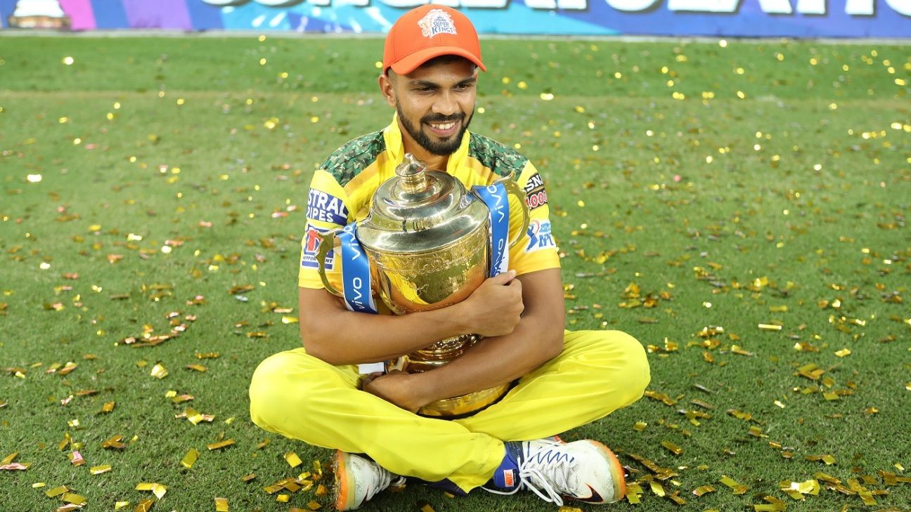 The narrowest margin by which players have won the IPL orange and purple caps varies by season. For the orange cap, one of the closest margins was in 2018 when Kane Williamson won with just 69 runs over the second-place finisher. For the purple cap, in 2017, Bhuvneshwar Kumar won with only 5 wickets more than the runner-up. These close contests highlight the competitive nature of the tournament.