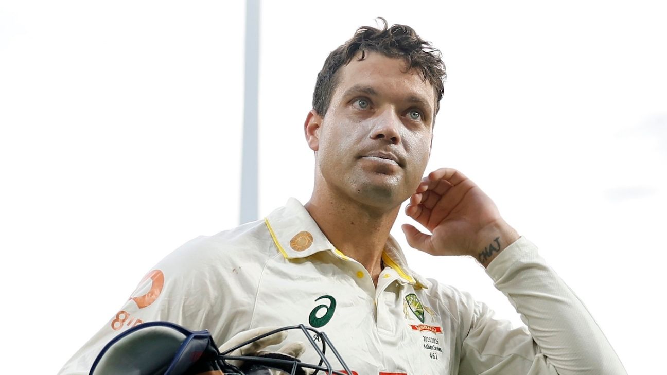 Carey expects England to 'refresh the batteries' in four-day Noosa break