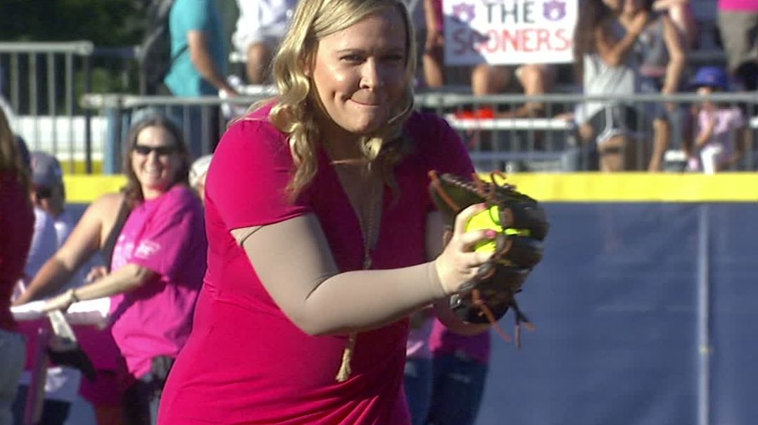 Holly Rowe rocks the first pitch - ESPN Video