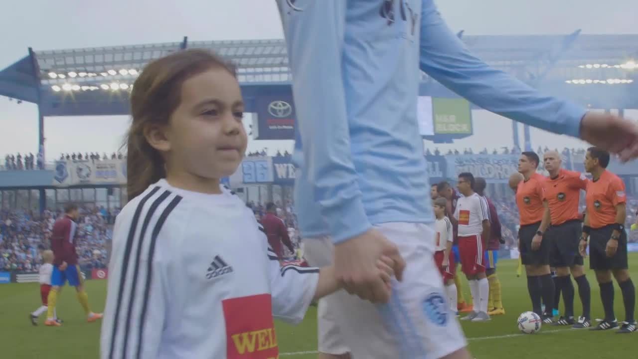Soccer phenom Ariana Dos Santos visits Children's Mercy Park (SKC