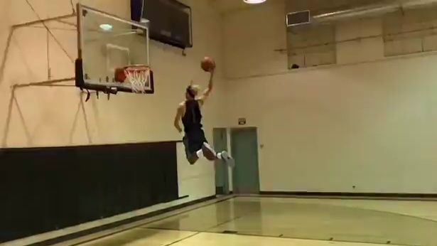 5 Foot 7 Dunker Throws Down Huge One Handed Slam Espn Video