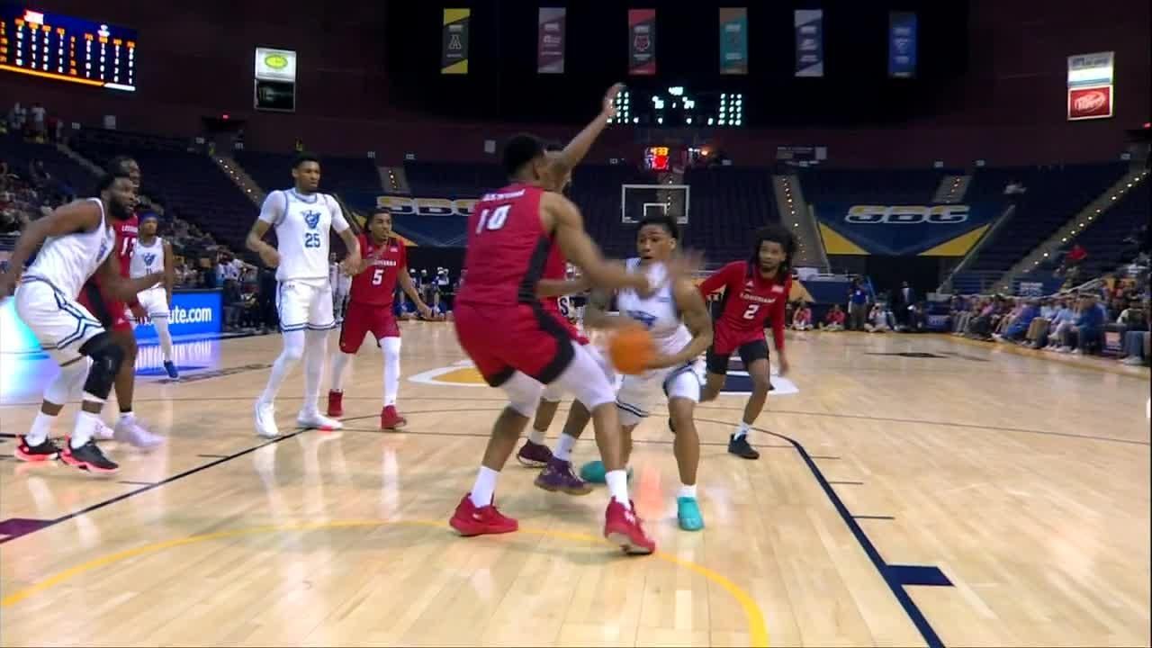 Justin Roberts makes beautiful dime for a basket ESPN Video