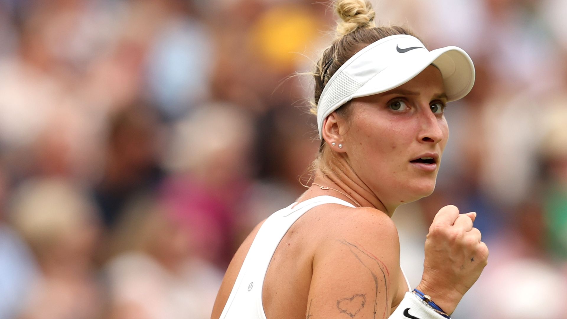 Vondrousova battles back to take the 1st set of Wimbledon final ESPN