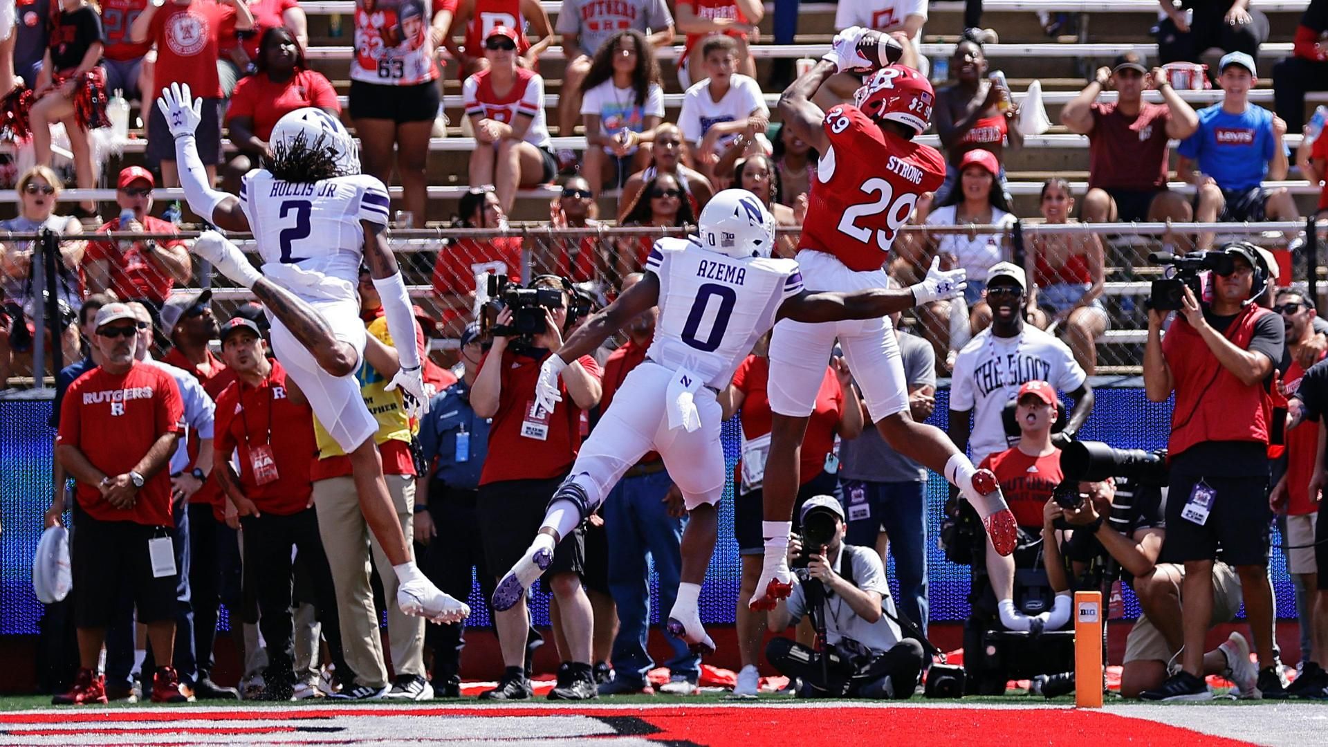 Ian Strong makes impressive TD grab