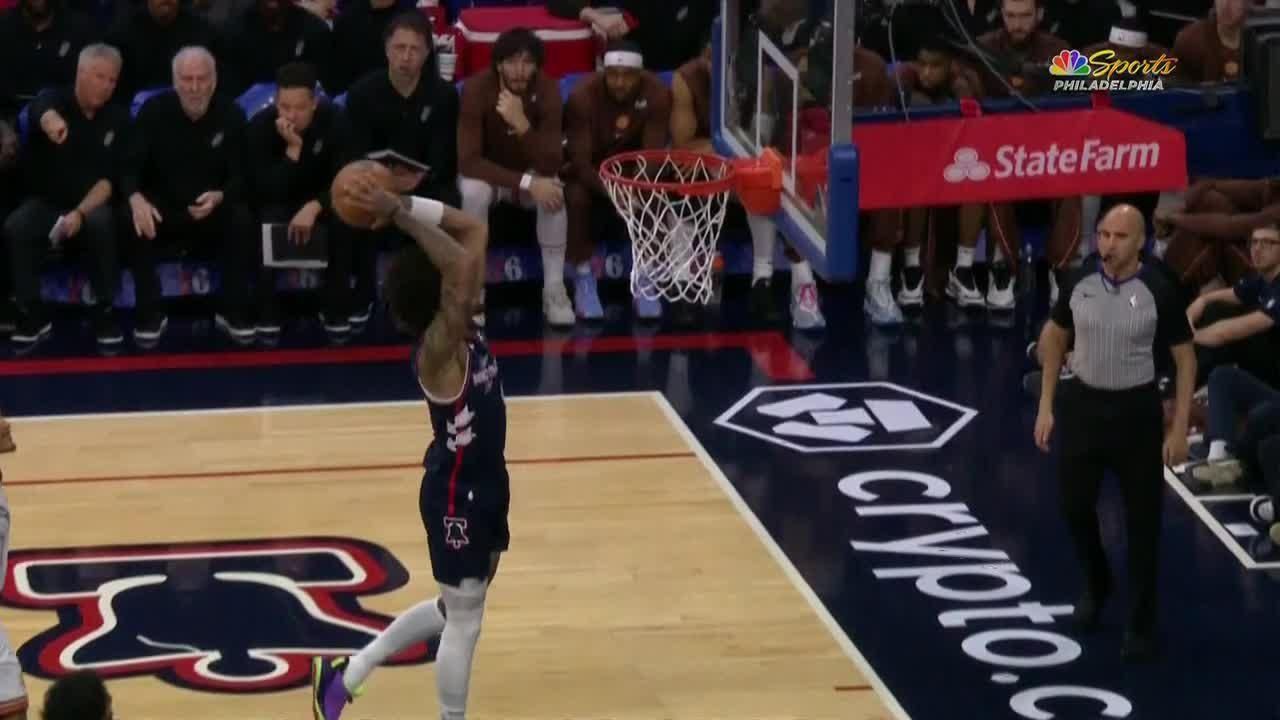 Kelly Oubre Jr. glides in for a 76ers dunk