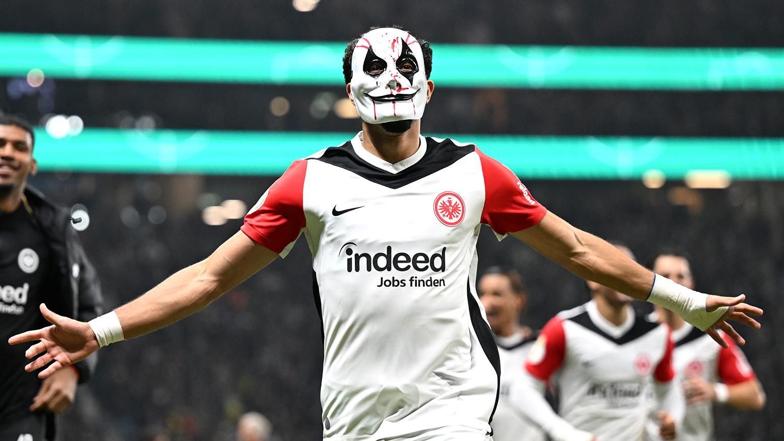 omar-marmoush-scores-and-dons-halloween-mask-in-fan-celebration-espn