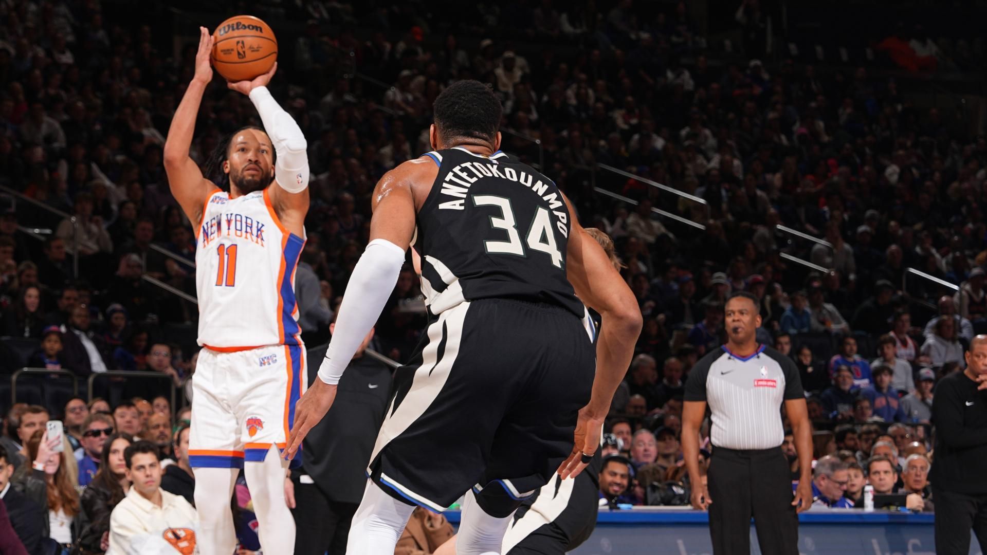 Knicks Overwhelm Bucks 140-106