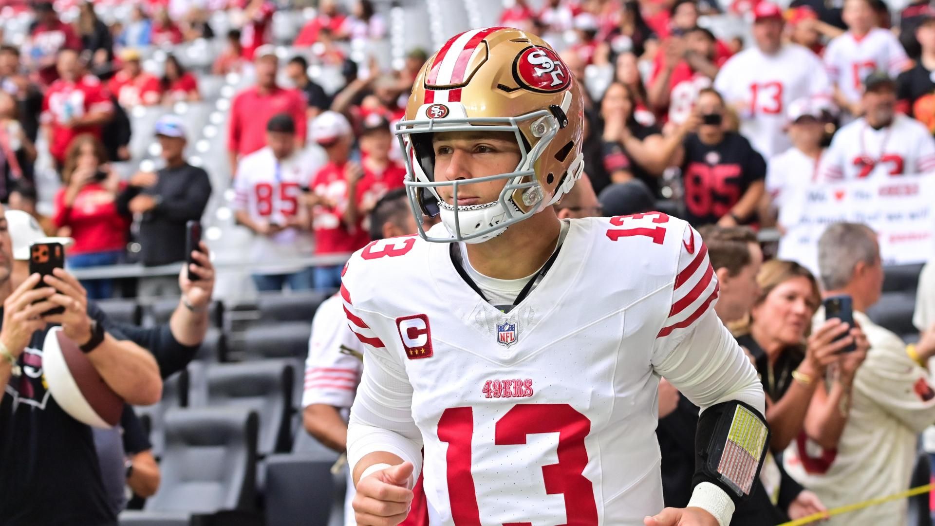 McCaffrey: Rey de yardas y leyenda NFL. ¿Próximo récord histórico?