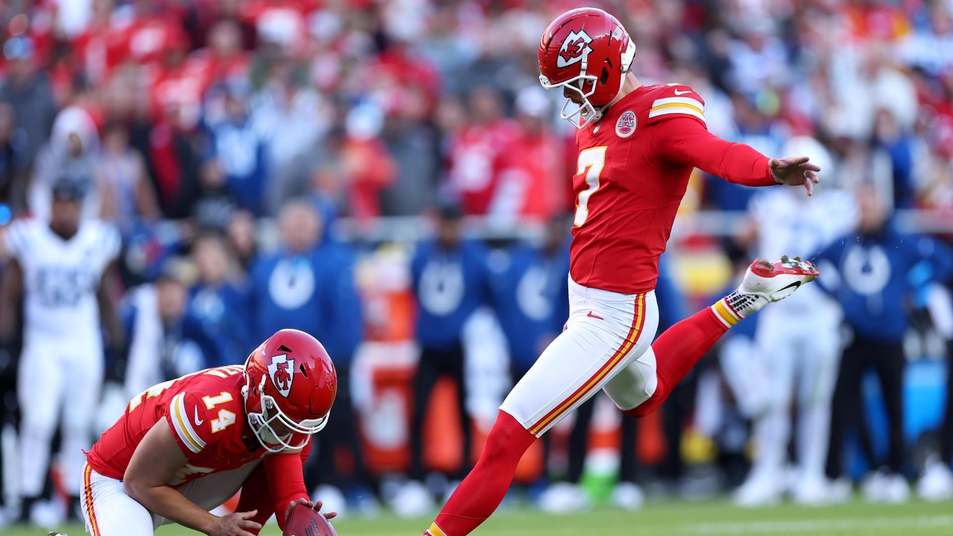 NFL: Chiefs, Cowboys y Lions remontan en la Semana 12: Análisis y Resultados 2 Mahomes big throw sets up game-winning FG for the Chiefs in OT
