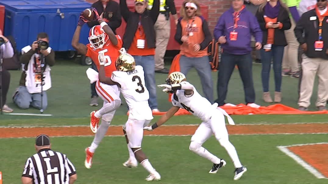 It's a bird? It's a plane? NO! It's a 65-yard Trevor Lawrence TD throw to Tee  Higgins 