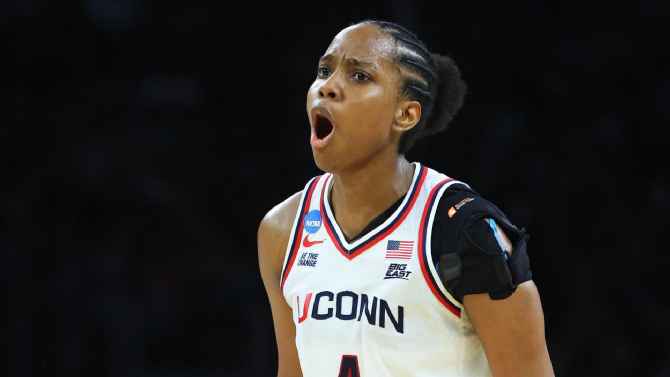 कैसे UConn और UCLA ने महिलाओं के फ़ाइनल फ़ोर में स्थान प्राप्त किया कैसे UConn और UCLA ने महिलाओं के फ़ाइनल फ़ोर में स्थान प्राप्त किया