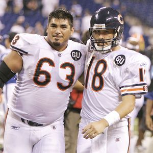 Helmet Stalker on X: Madden Monday: Bears OL Roberto Garza was the Madden  NFL 09 en Español cover athlete. Garza used a Riddell VSR4 with an  RJOP-UB-DW facemask and a Riddell (Adams)