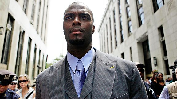 Plaxico Burress sentenced to two years in prison on firearms charge - ESPN