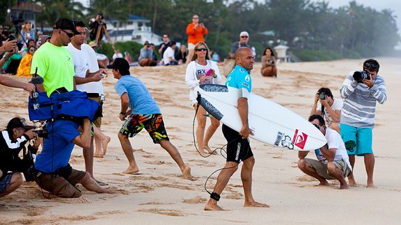 Kelly Slater uses Foundation Training to strengthen, balance body - ESPN