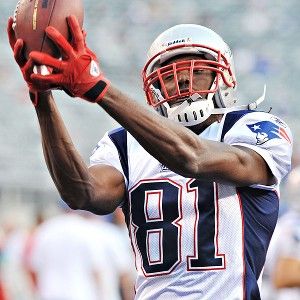 New England Patriots wide receiver Randy Moss (81) makes a 4-yard