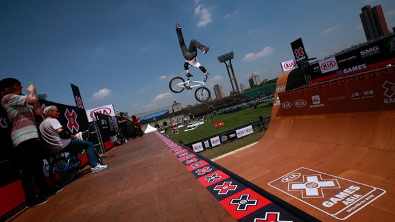 Vince Byron wins BMX vert gold at X Games Asia 2012 - ESPN