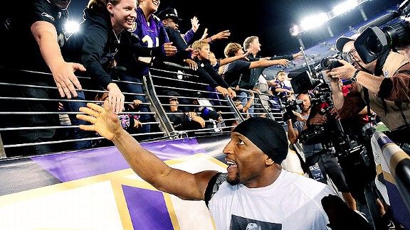 Ravens fans say goodbye to Ray Lewis (PHOTOS)