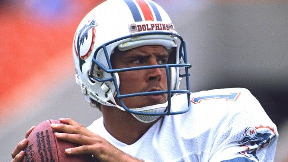 Dan Marino re-signs with Dolphins in order to officially retire