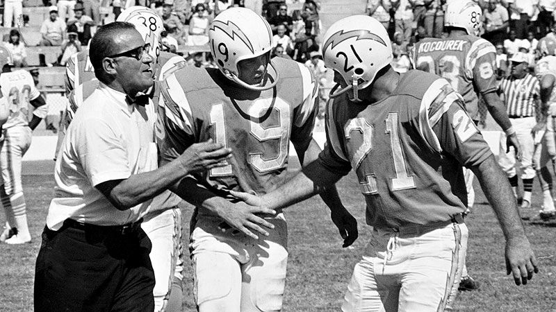 Cleveland Browns and John Carroll pay tribute to Don Shula