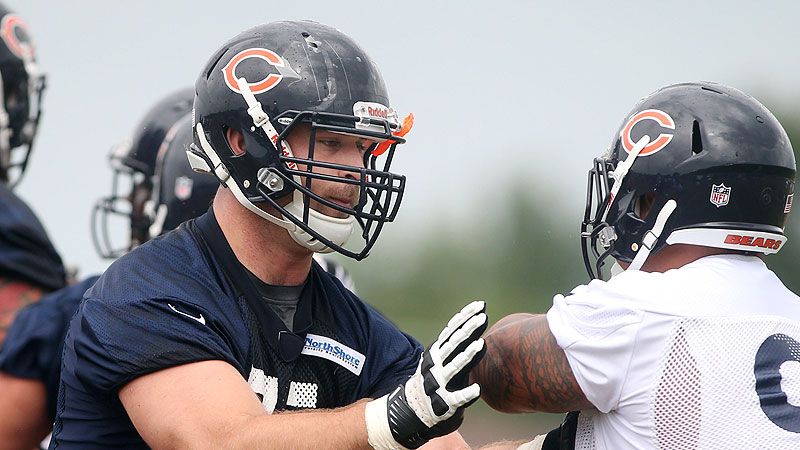 Urlacher, Briggs lead fierce Bears defense