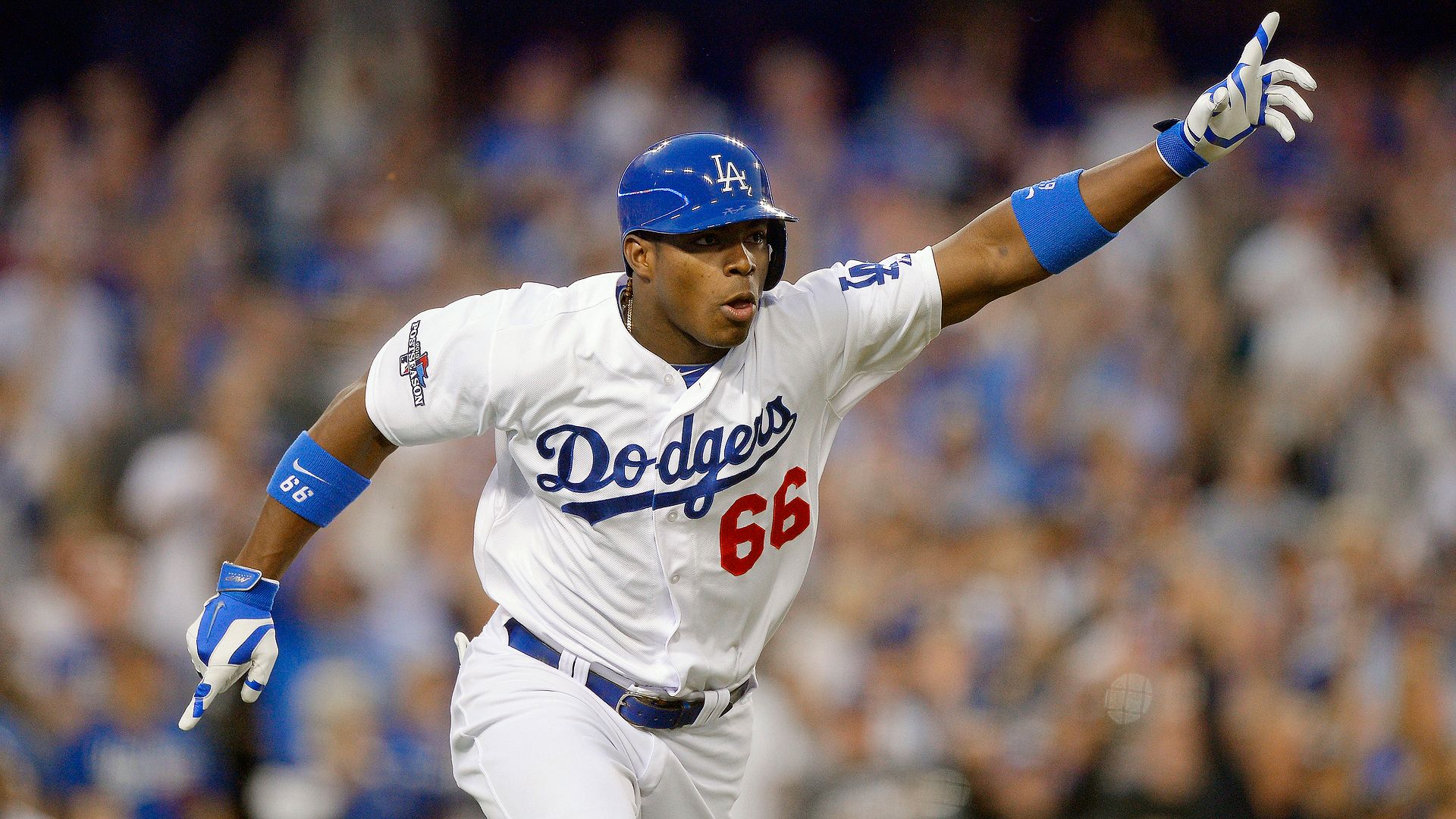 2013 MLB playoffs -- Yasiel Puig of Los Angeles Dodgers annoys Carlos  Beltran of St. Louis Cardinals - ESPN