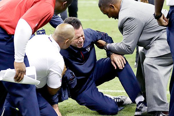 Gary Kubiak of Houston Texans taken off field on stretcher at halftime  against Indianapolis Colts - ESPN