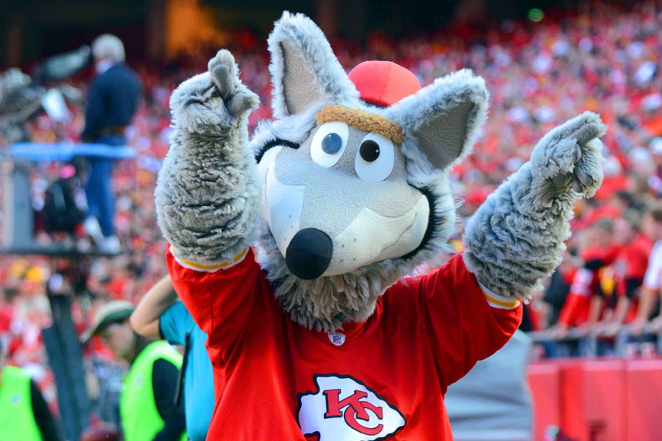 2016-KCvNOS-134, Kansas CIty Chiefs mascot KC Wolf dances w…