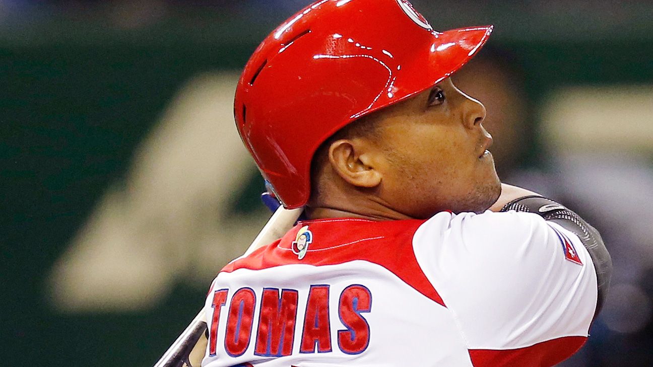 Baseball player Yasmani Tomas defects from Cuba