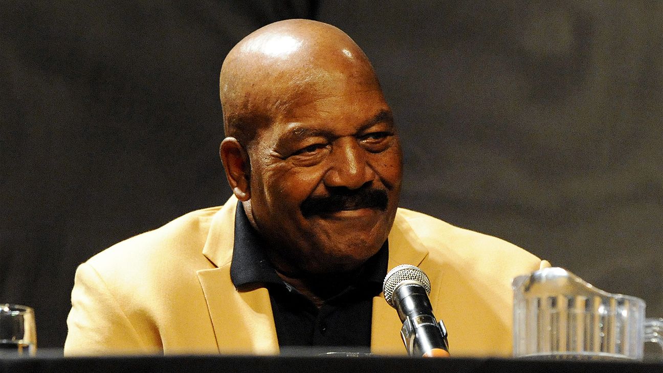 Jim Brown criticizes Kaepernick-style protests: 'I don't desecrate my flag'