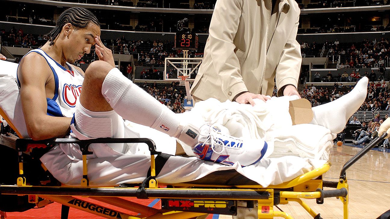 Livingston dislocates left knee, wheeled off floor - ESPN