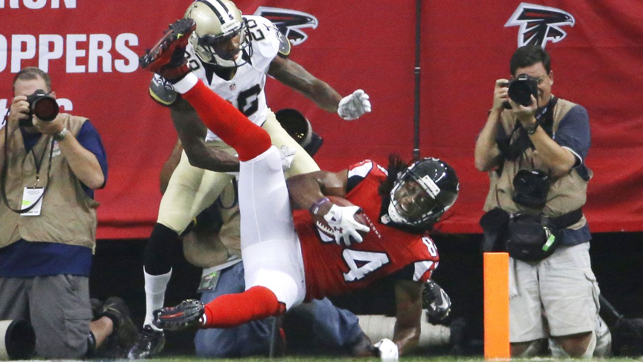 Roddy White of Atlanta Falcons has knee drained, says he's not