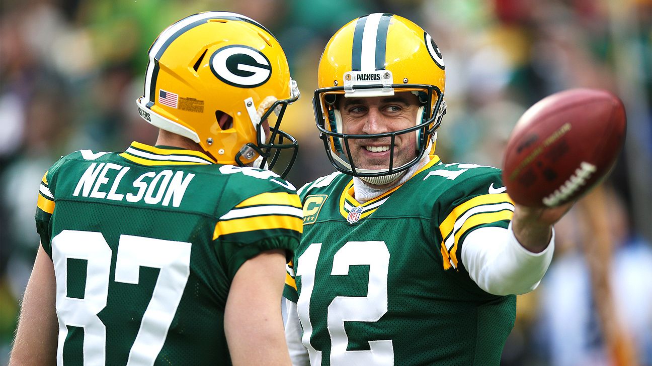 Aaron Rodgers leaves Packers game against Lions with left calf