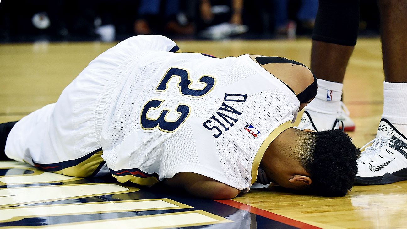 Anthony Davis of New Orleans Pelicans injures shoulder on fall - ESPN