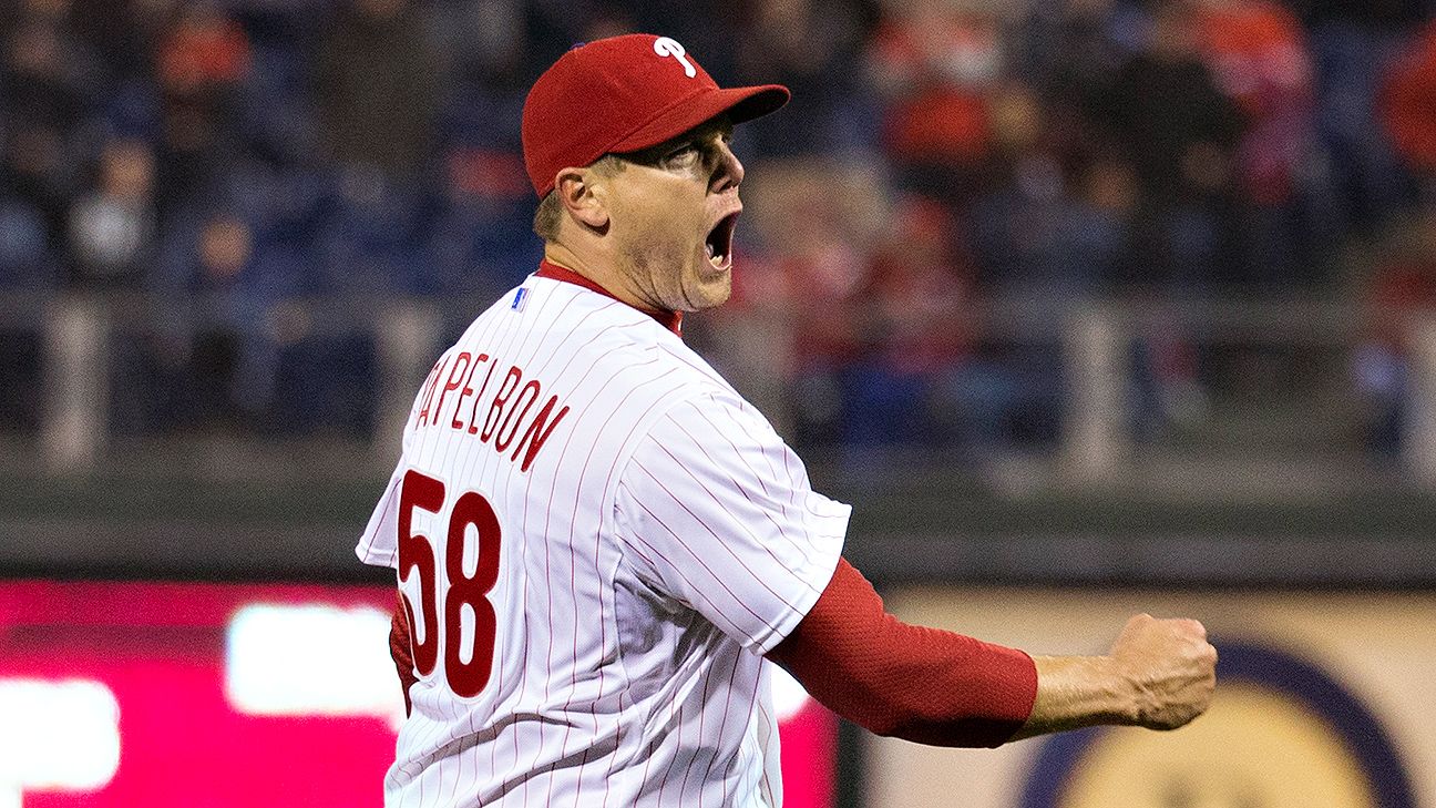 Papelbon leaves Sox, reaches deal with Phillies