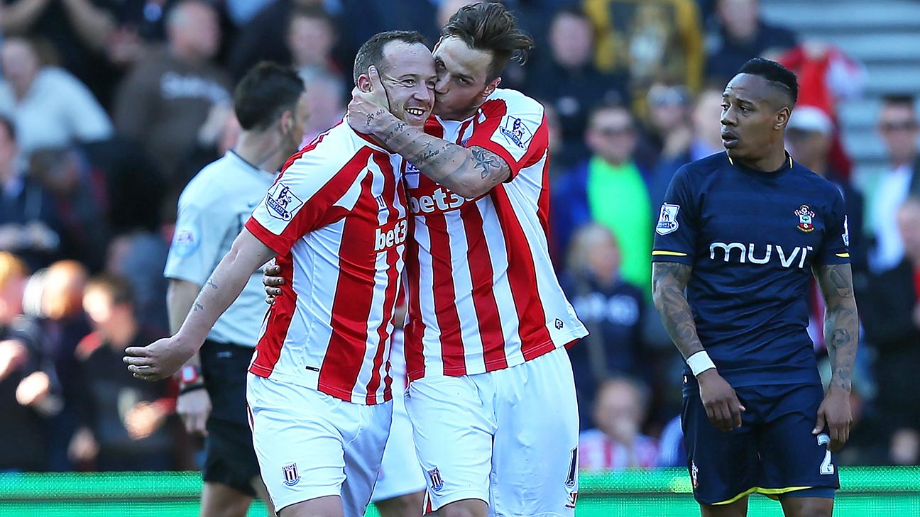 Peter Crouch scores late winner as Stoke beats Southampton 2-1