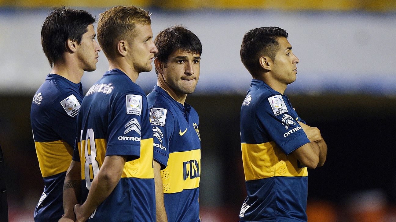 Weird incident superclasico River Plate vs Boca Juniors