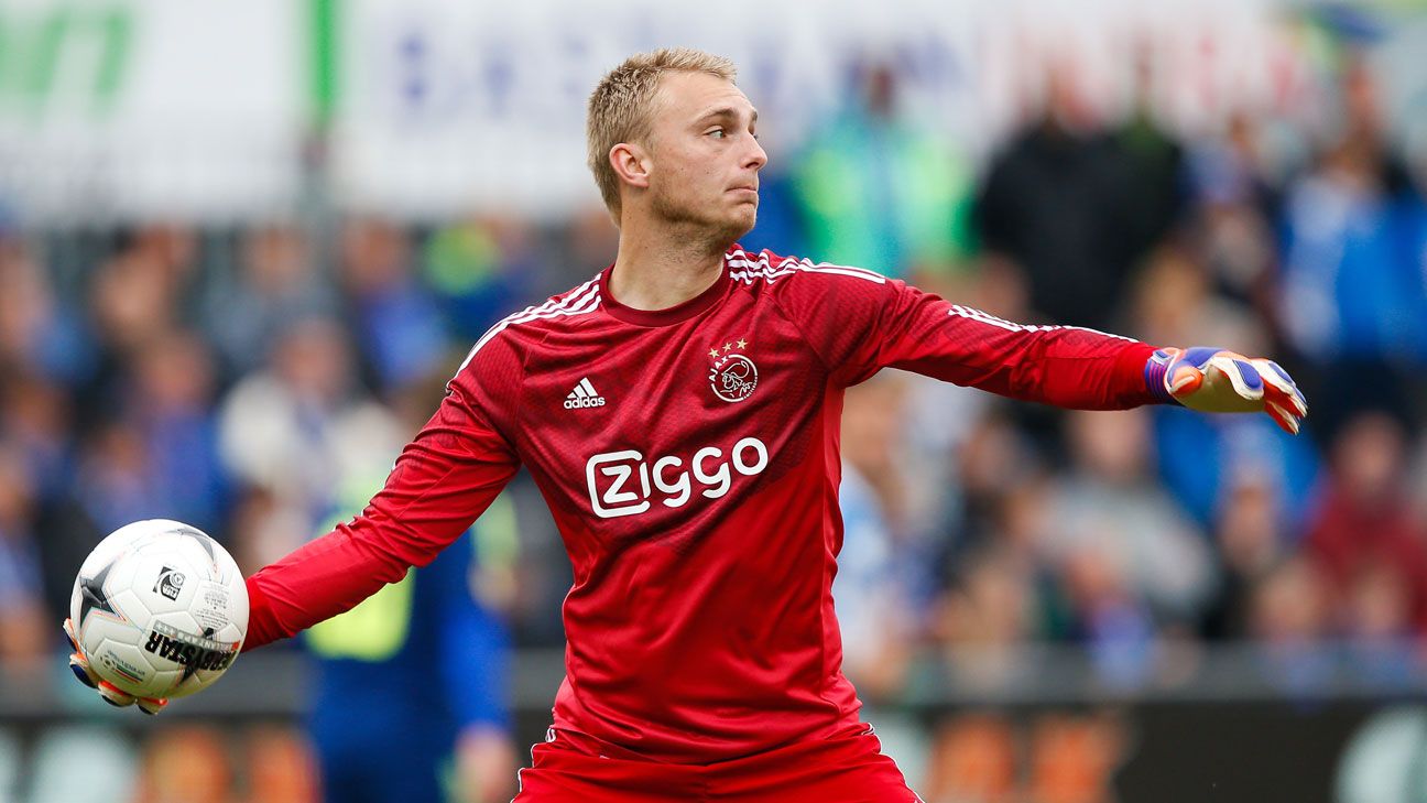 Barcelona Sign Goalkeeper Jasper Cillessen From Ajax