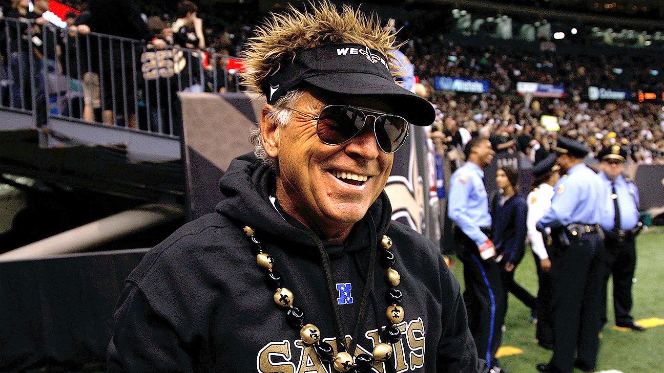 Longtime New Orleans Saints fan Jimmy Buffett drops by practice