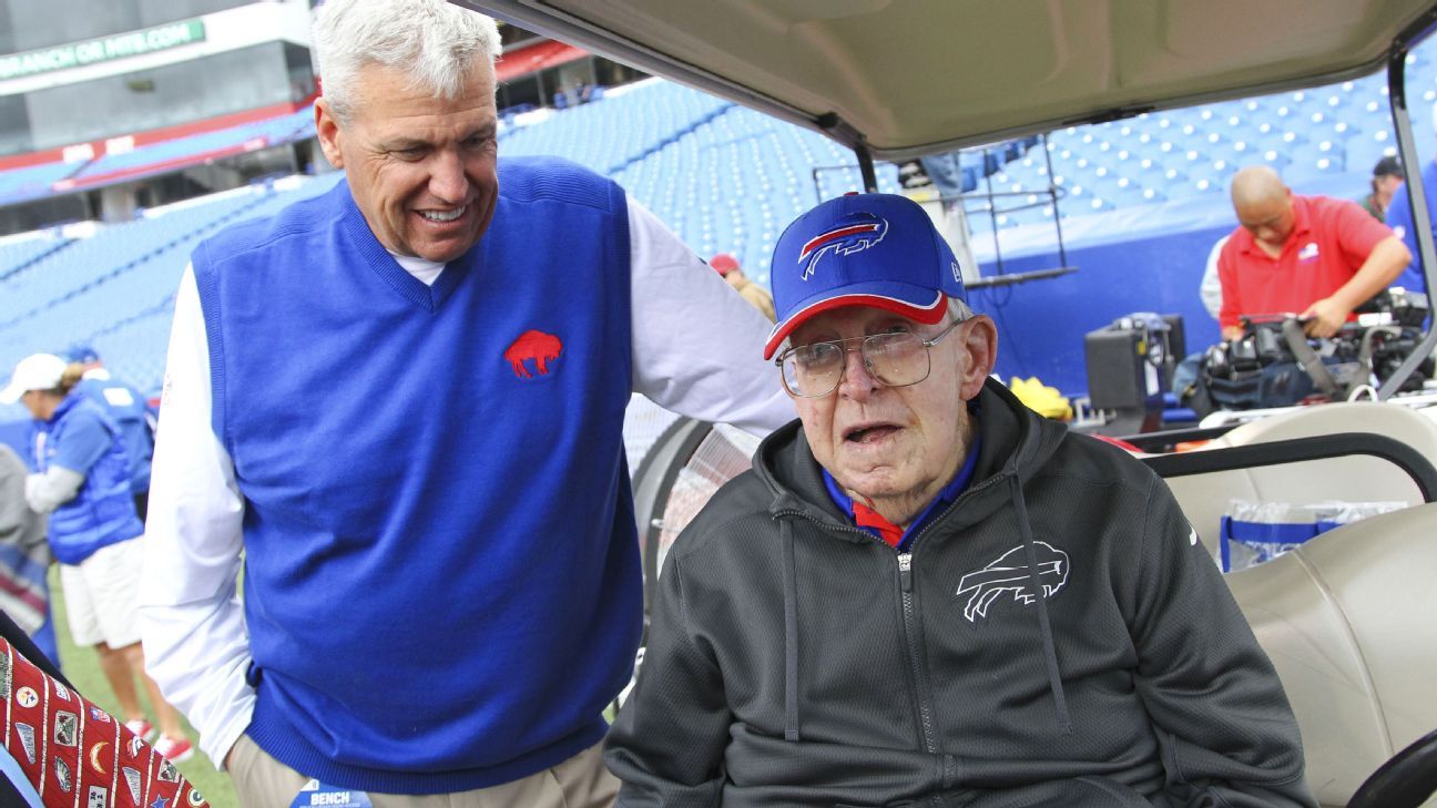 Buddy Ryan, ex-NFL coach and dad of Rex and Rob, dead at 82 - CBS News